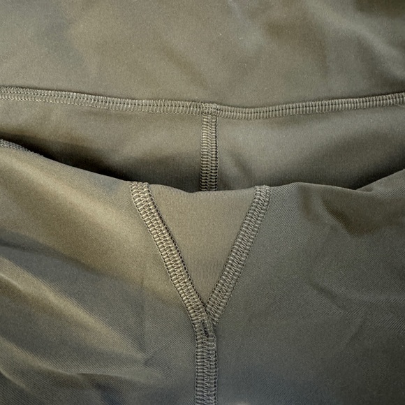 Lululemon Pace Rival Leggings Mid-rise size 8, No Piling! 22" inseam - Picture 9 of 9